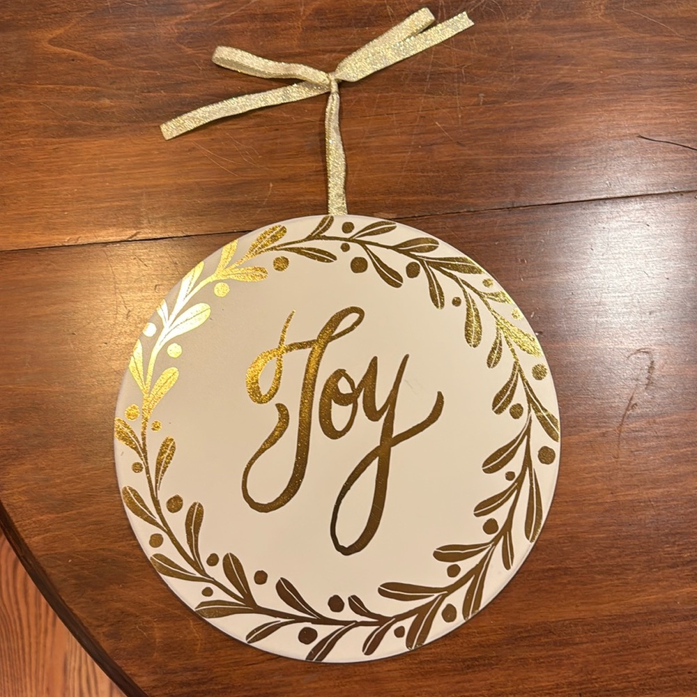 NEW Wood Round Sign JOY With Leaf And Berry Detail Around 10” Ribbon Hang Loop